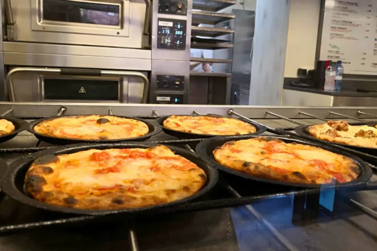 Sunset Pizza Walking Tour in Monti, near the Colosseum