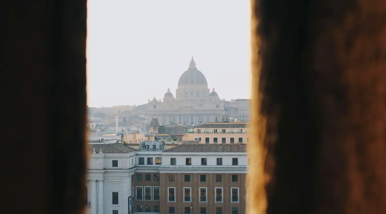 Basilica di San Pietro vista da un’apertura di Castel Sant’Angelo
